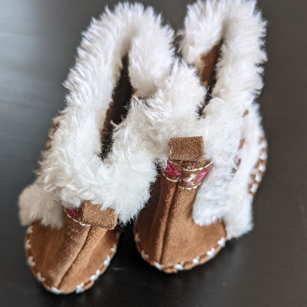 Brown leather embroidered moccasin booties - Picture 3 of 4